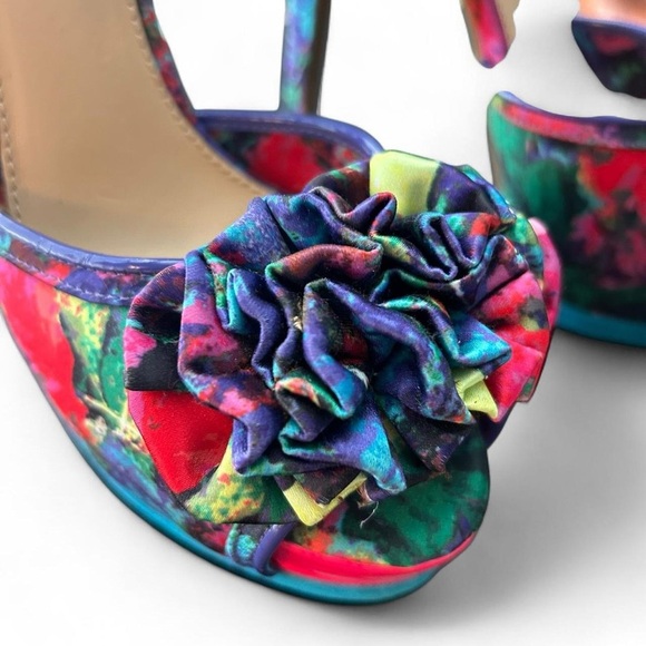 Gianni Bini Watercolor Platform Heels • Ruffle Peep Toe • Size 7.5 - Picture 4 of 9